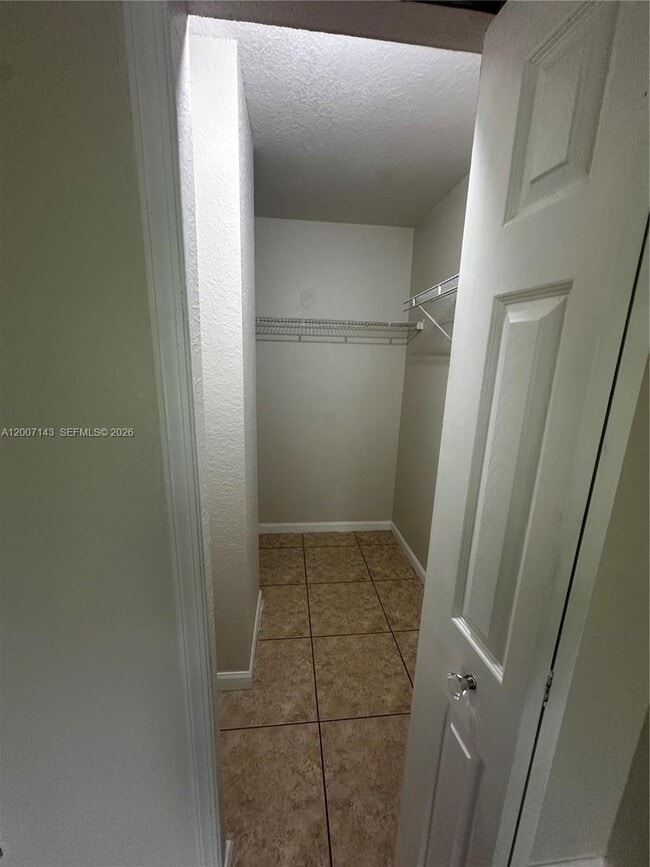 Building Photo - 2912 SE 15th Rd