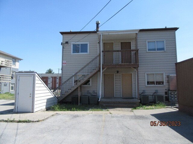Building Photo - 512 E Burlington St