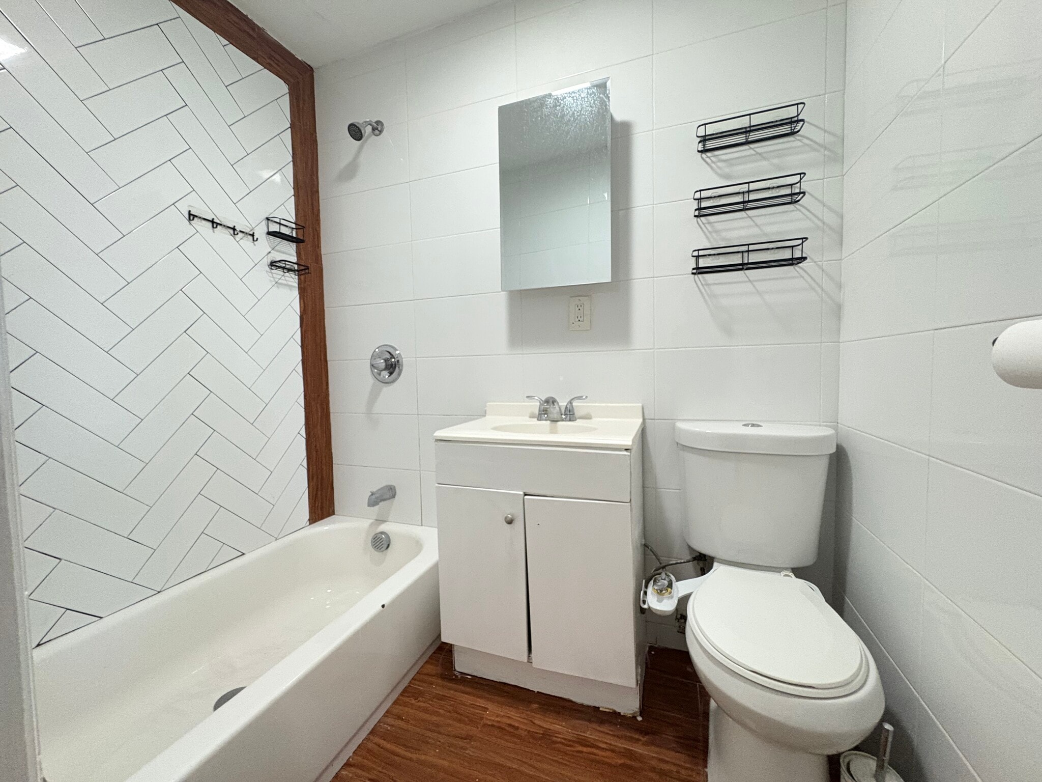 Building Photo - 114 Mallory Ave