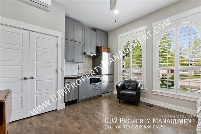 Building Photo - 10979 W Leilani Dr
