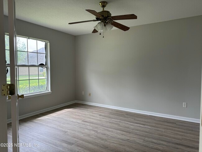 Building Photo - 5539 London Lake Dr W