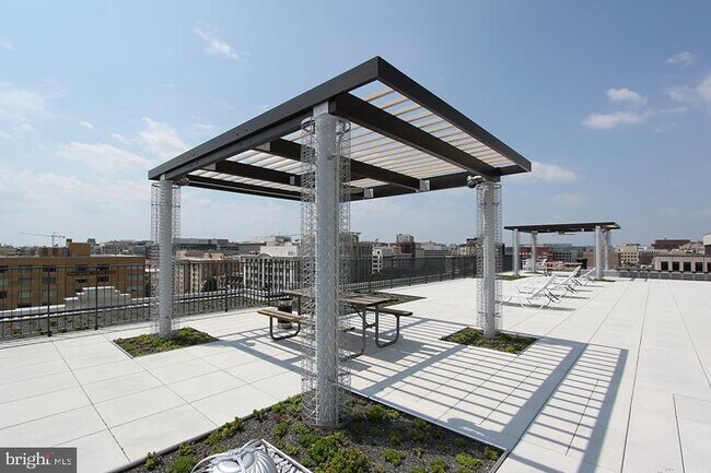 Building Photo - 1 Scott Cir NW