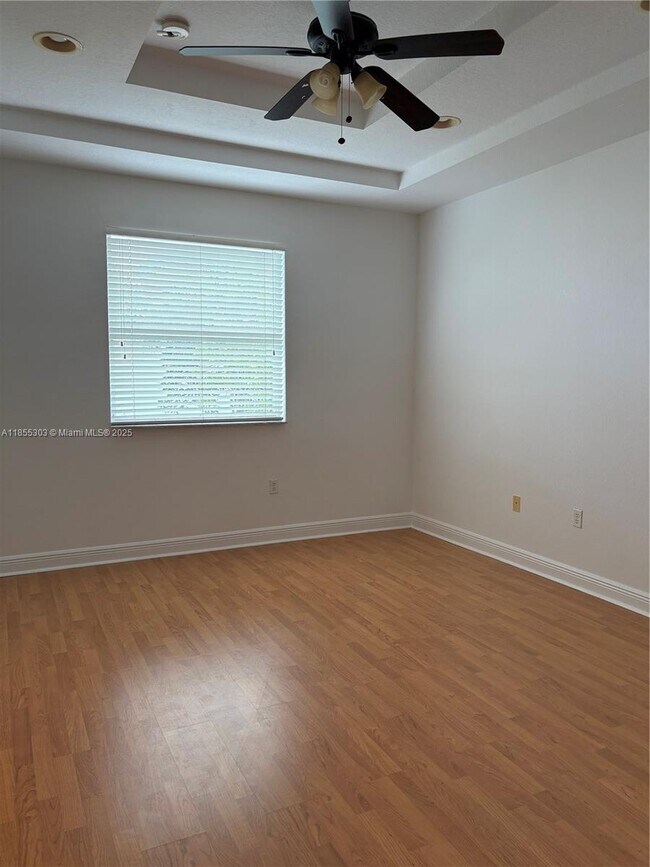 Building Photo - 6626 Hidden Cove Dr