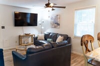 Building Photo - 563 Bobwhite Dr