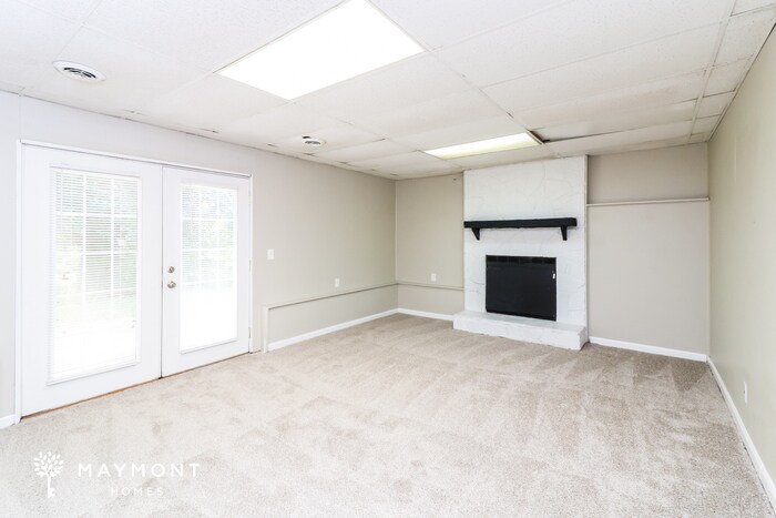 Building Photo - 6630 Valley Hill Dr