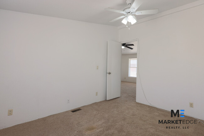 Building Photo - 5Bed/3Bath Home in Buckeye, AZ! Ready for ...