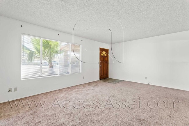 Building Photo - Single-Story 3 Bed with Covered Patio & Gated Yard