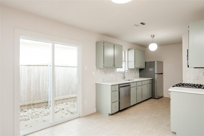Building Photo - 8110 Willet Trail