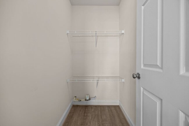 Building Photo - ONE MONTHS RENT FREE FOR THIS SPECIFIC 3 B...