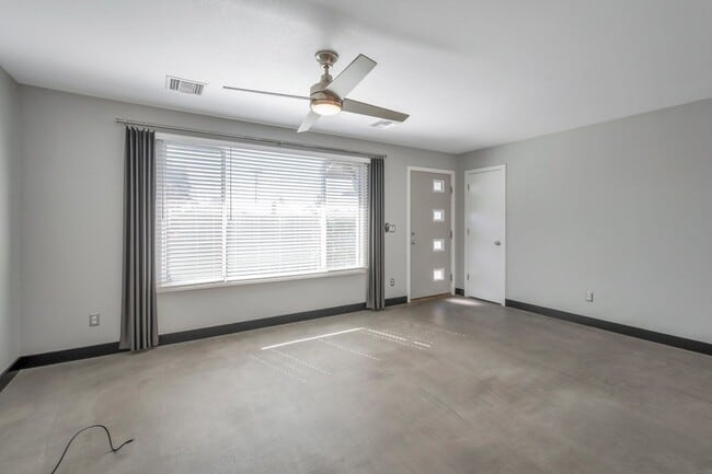 Building Photo - Scottsdale 2 bed 2 Bath Home - With a Pool!!!