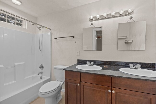 Building Photo - Beautiful Spacious Home for Rent in Norfolk!