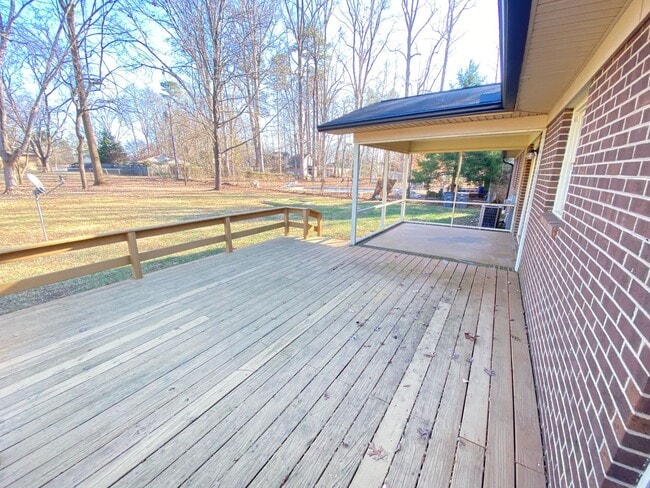 Building Photo - 3bed/2bath house on large lot with garage, Minutes from Hwy 73 and I-85, Close to Concord