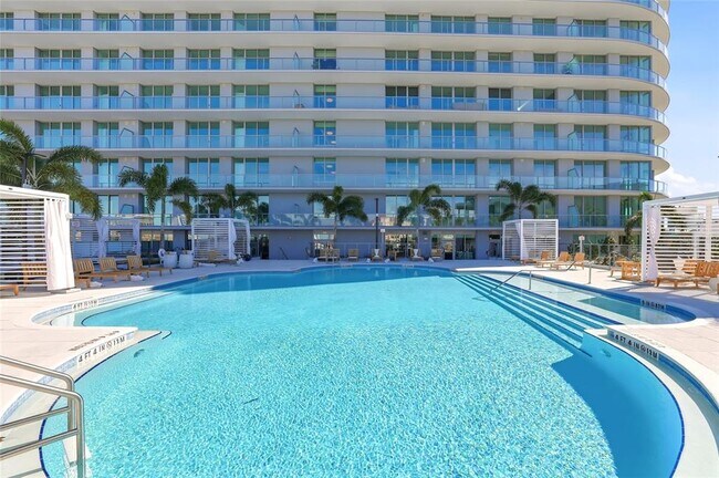 Building Photo - 400 Central Ave