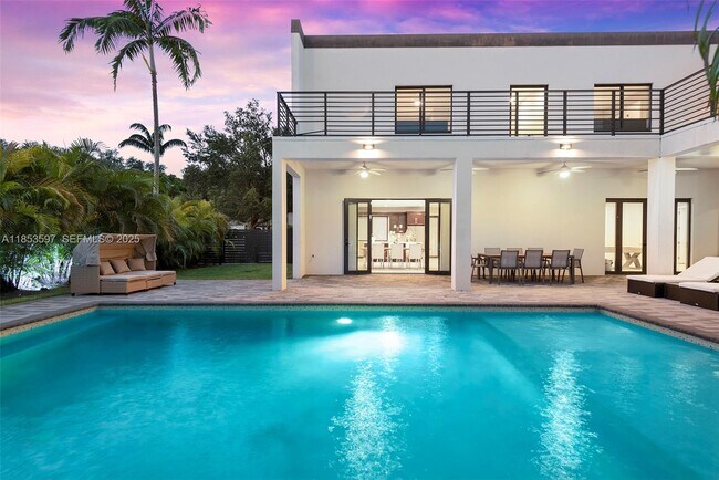 Building Photo - 5500 SW 67th Ave