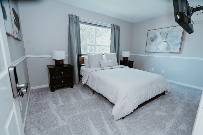Primary Photo - 5860 Newhall Dr