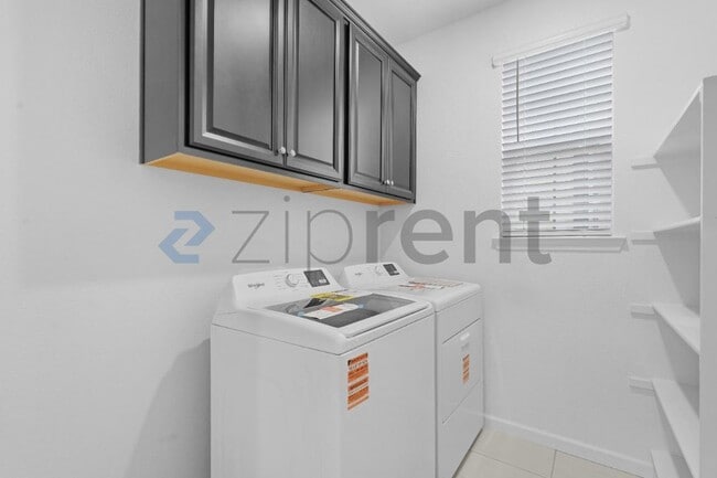 Building Photo - 9287 Mystic Lake Alley