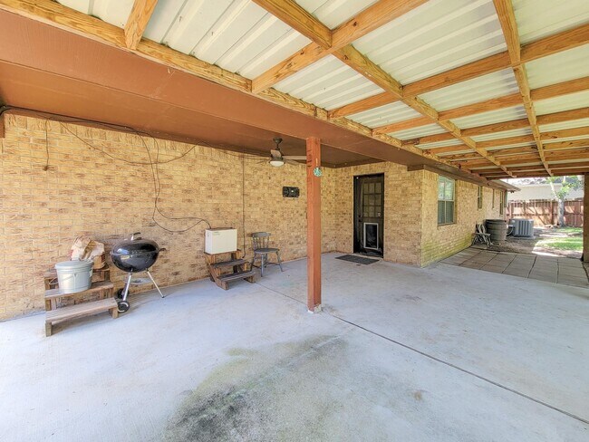 Building Photo - 10282 Valley Dr S