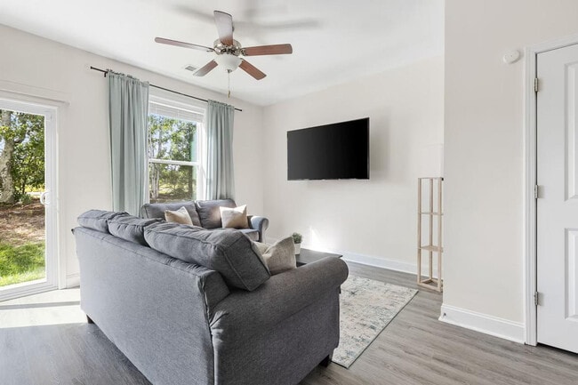 Primary Photo - 739 Jacobs Millpond Rd