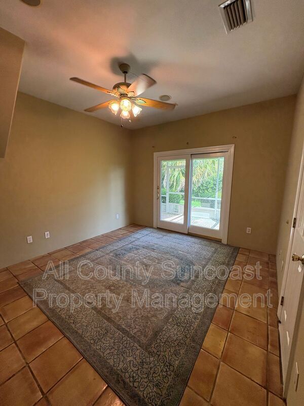 Building Photo - 2600 Lucerne Dr