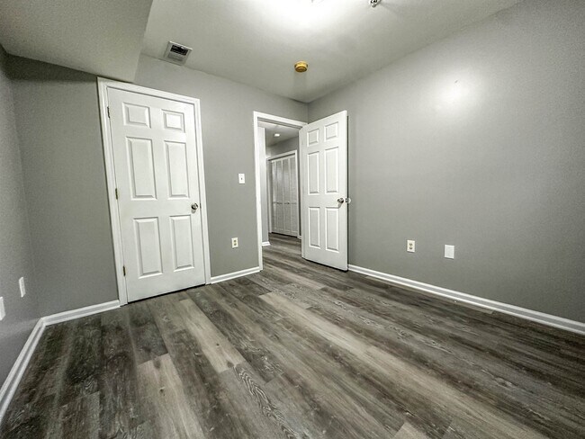 Building Photo - 280 Jelliff Ave