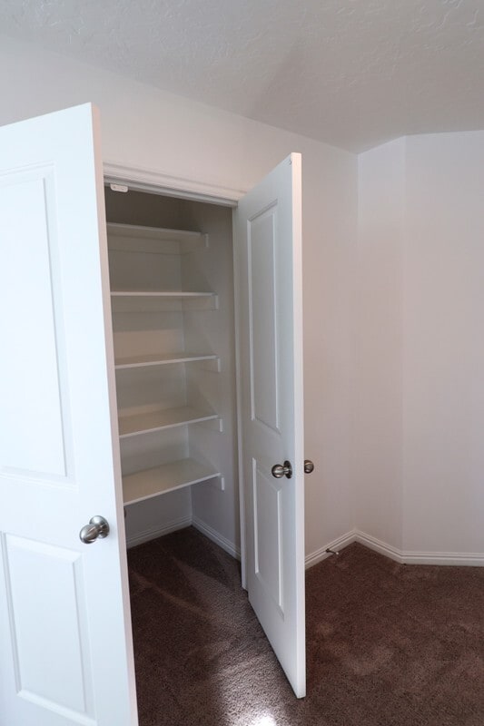 Building Photo - 249 S Meadowbrook Ct
