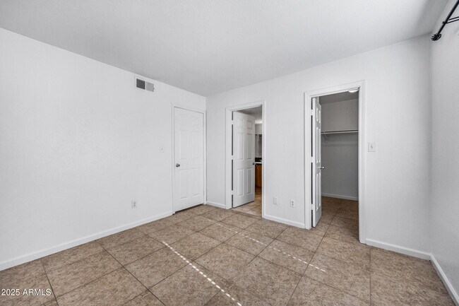 Building Photo - 1241 N 48th St