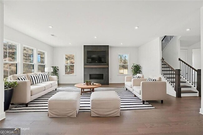 Building Photo - 2815 Medford Dr