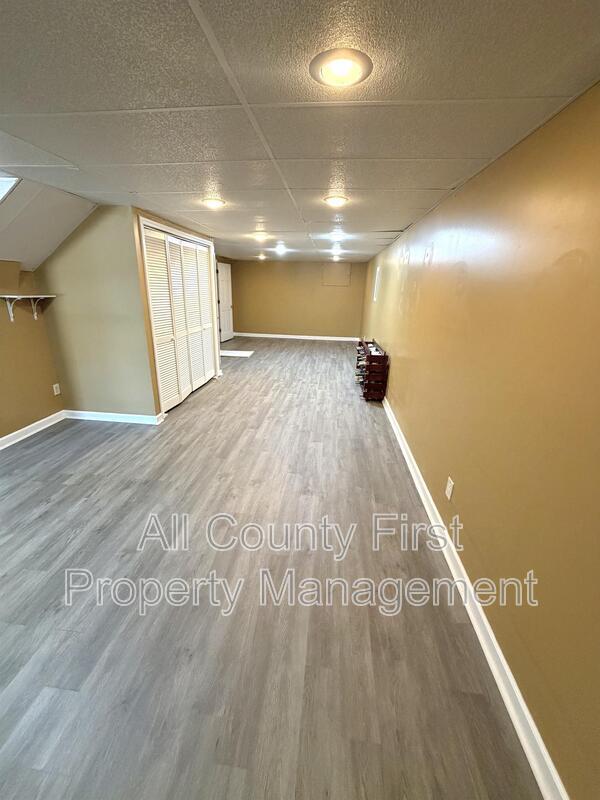 Building Photo - 5621 Shadow View Dr SW