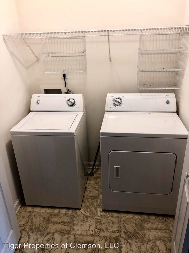 Building Photo - 3 br, 3 bath House - 1301 Harts Ridge Dr