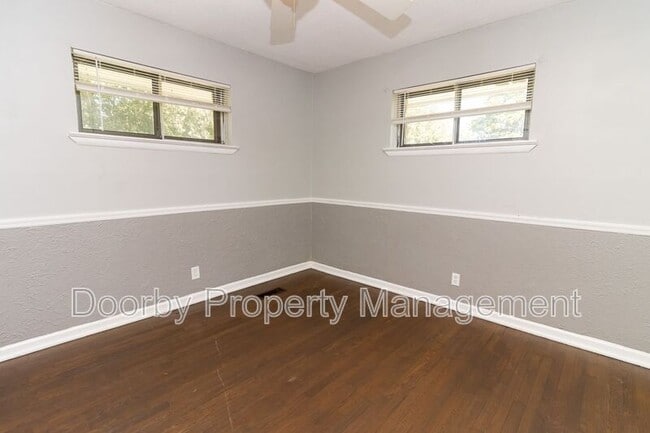 Building Photo - 730 Roberta Dr