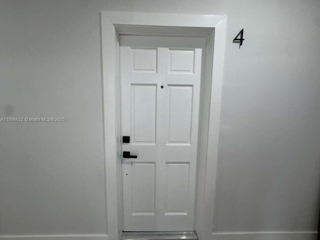 Building Photo - 2425 SW 6th St