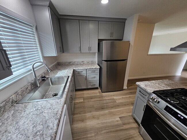 Building Photo - 695 Mayrum St