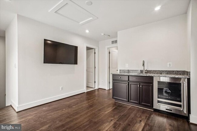 Building Photo - 3016 20th St S