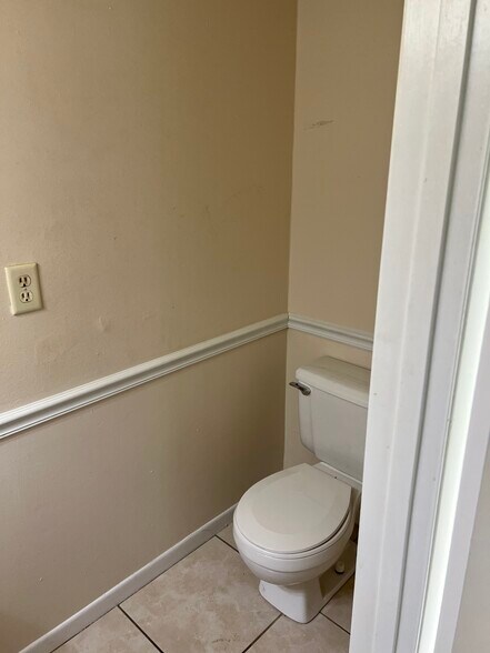 Building Photo - 1525 SE 25th St