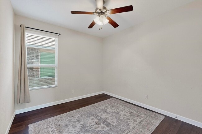 Building Photo - 1801 Velarde Rd