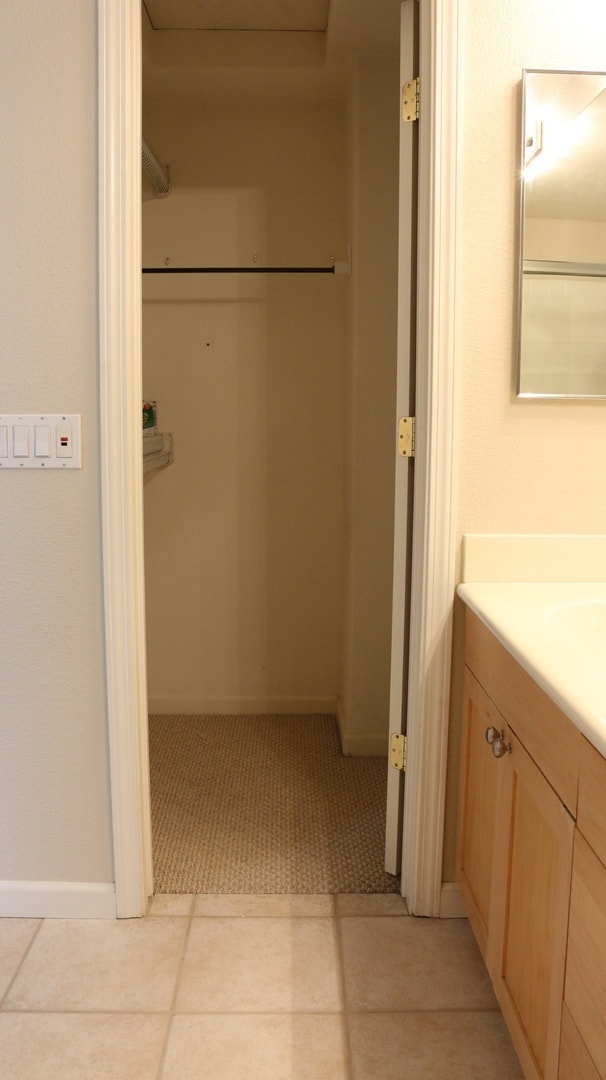 Building Photo - Excellent 2 Bed 2 Bath Town Home