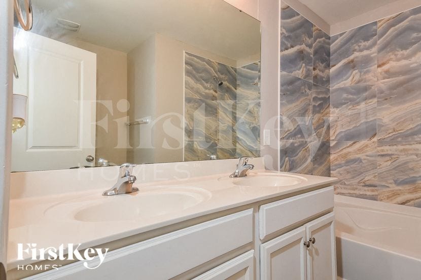 Building Photo - 6431 Bentbrush St