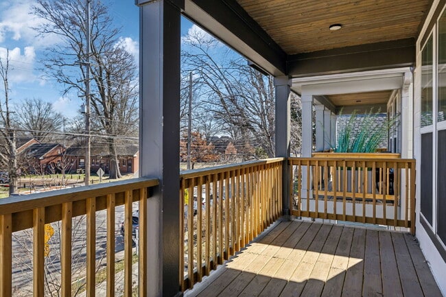 Building Photo - Grandeur in Germantown!