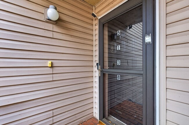 Building Photo - Cozy 3 Bedroom Available in Tampa!