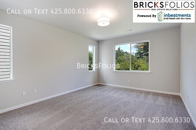 Building Photo - Lacey Living Awaits You – Comfort and Styl...