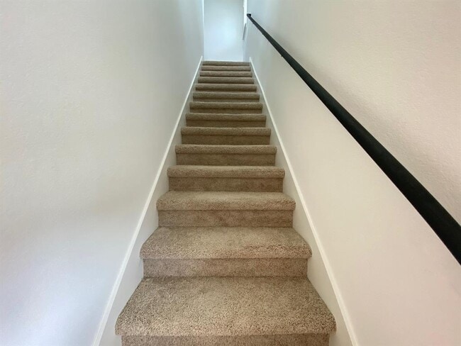 Building Photo - 205 Saide St