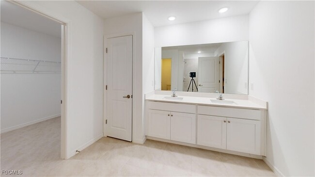 Building Photo - 2846 Northwest 28th Ave