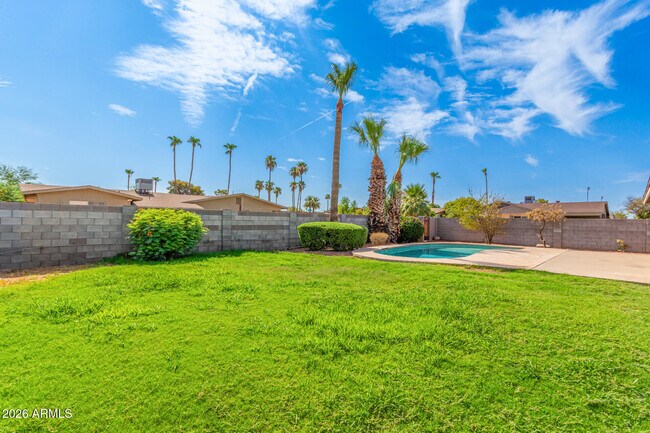 Building Photo - 1890 E Loma Vista Dr