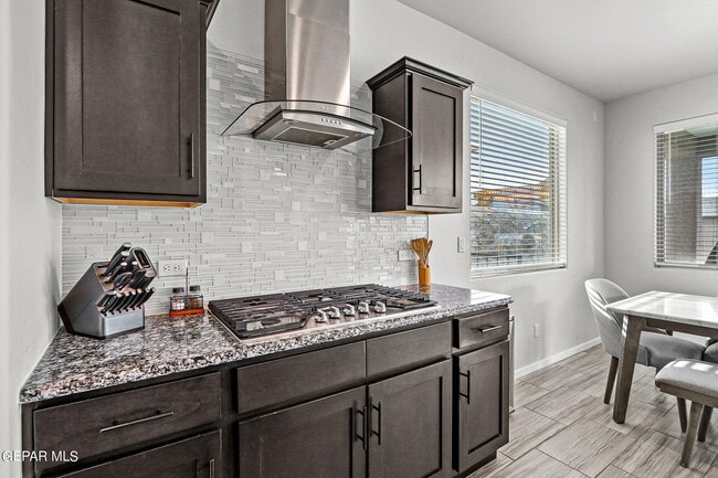 Building Photo - 840 Via Glorieta