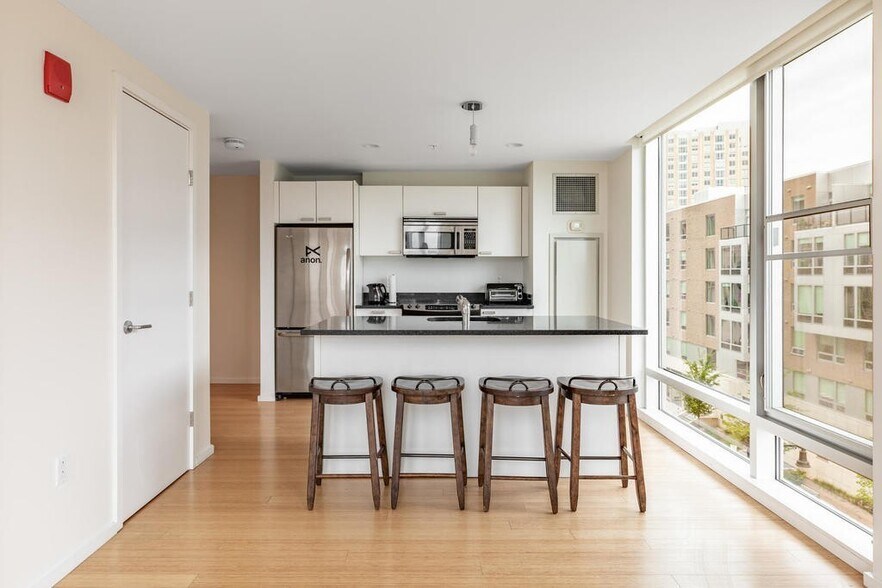 Building Photo - 1 Earhart St