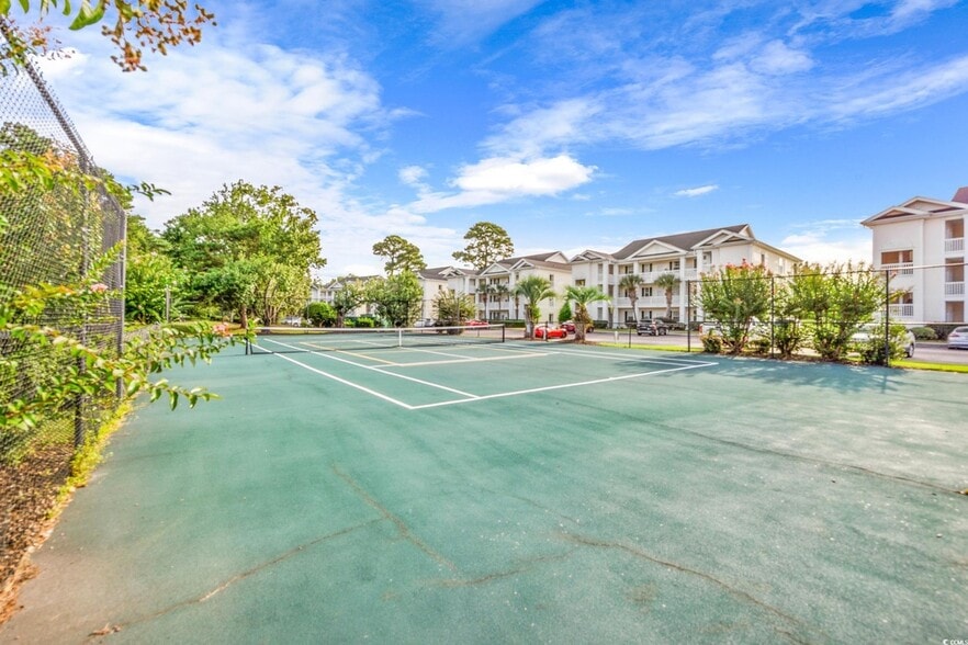 Building Photo - 612 River Oaks Dr