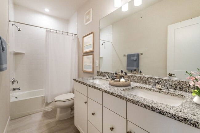 Building Photo - Luxury 3BR/2.5BA Condo w/ Balcony and Rooftop Terrace & Garage – Walk to One Loudoun