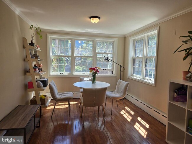 Building Photo - 2402 Lombard St