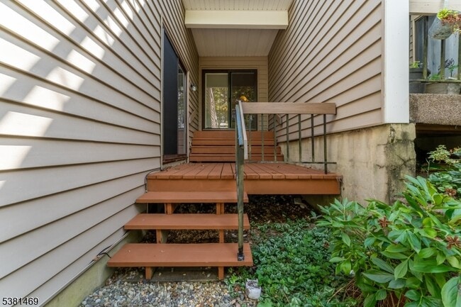 Building Photo - 25 Hillside Ct