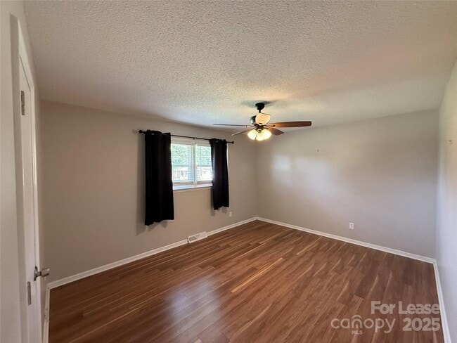 Building Photo - 4712 Jamee Dr